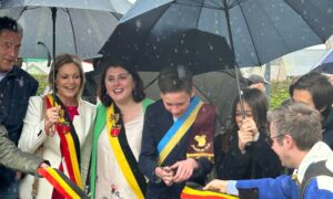 Bloesemfeest trekt veel geïnteresseerden ondanks slechte weer