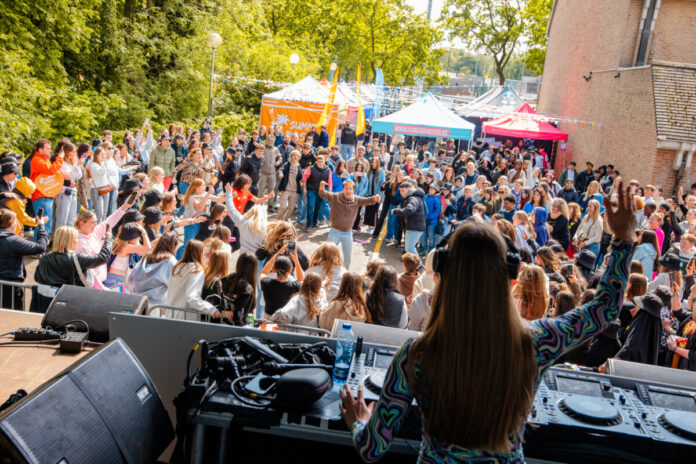 stressfactor- atheneum - atheneum sint truiden - sint truiden - speelhof- campus speelhof - stressfactor live - festival - schoolfestival - sintruin begot - lokaal nieuws - lokaal nieuws sint truiden